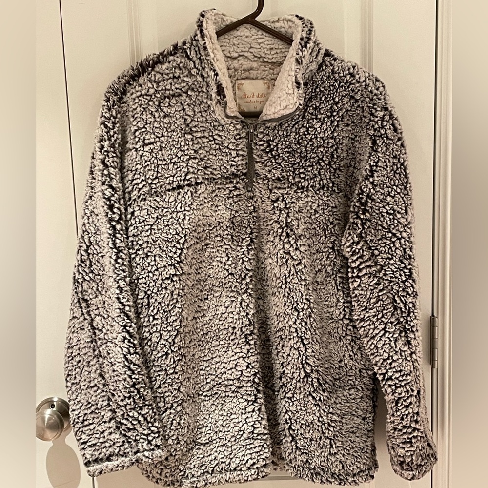 Altar'd state fleece pullover. Size Medium. Like new.